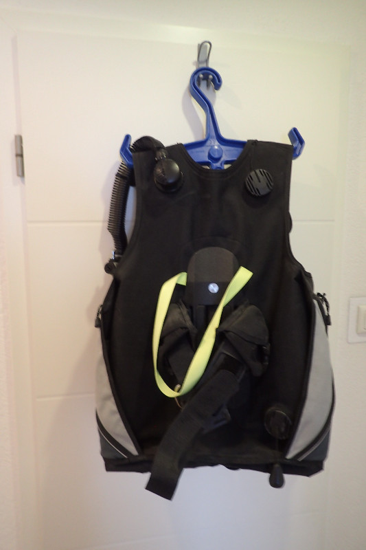 BCD/Vest SeaQuest Latidue XLT, lead-integrated with Apeksvest vending machine