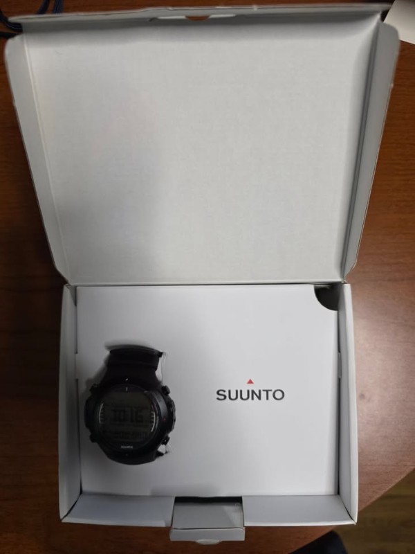 Basic Equipment NIB Suunto D6i Dive Computer