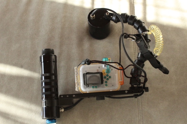 Miscellaneous MB Sub photo lamp with swivel light and support for digital underwater camera body