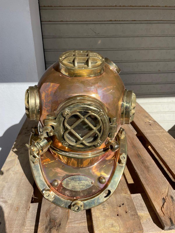 Miscellaneous Beautiful diving helmet made of copper/brass