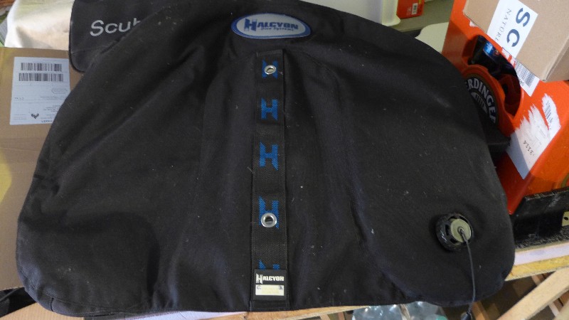 Tarierjacket Tauch-BCD (Buoyancy Control Device) von Halcyon Blase Explorer 55 Lbs – Preis VB 200