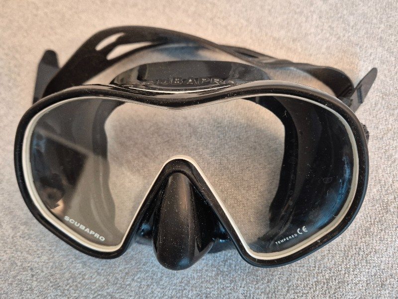 Basic Equipment NEW Scubapro Solo Diving Mask Frameless Single Glass Silicone Black
