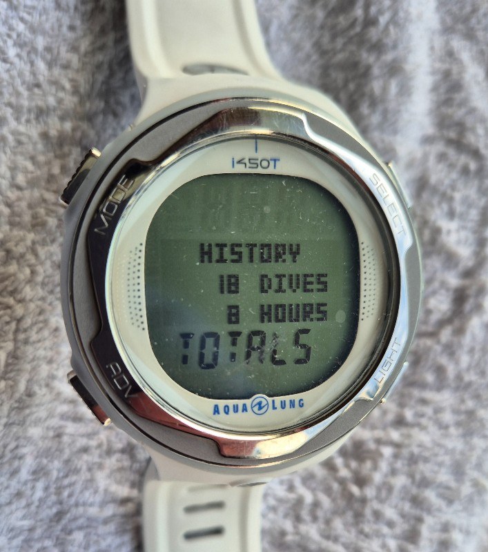 Tauchcomputer/Uhr 2x SEHR GUTE Aqualung i450T Tauchcomputer / Taucheruhren (1x Blau / Schwarz & 1x Weiß) NITROX, KOMPASS, LUFTINTEGRATION / AI, MIT oder OHNE Sender, DiverLog Software Übertragungskabel, volle Batterien