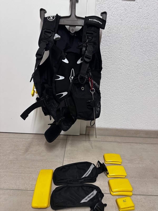 Verschiedenes Diverses Equipment für den Tauchsport zu verkaufen 