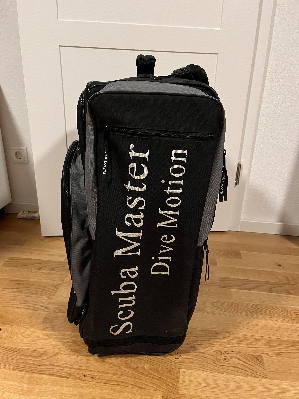 Tauchausrüstung Tauchkoffer Trolli schwarz scuba master 