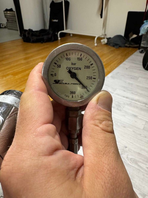 Tanks/Weight CARBONDIVE 300